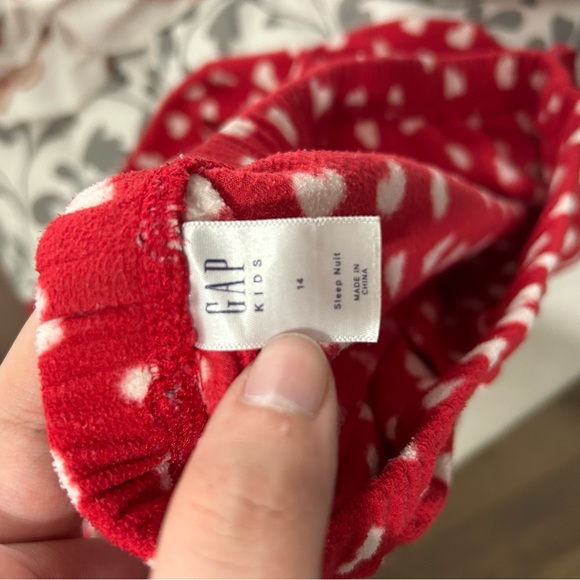 GAP red heart pajama set - Picture 4 of 4